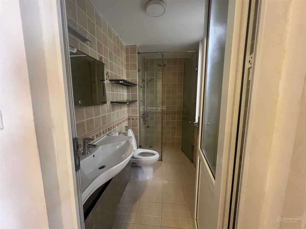 Cho thuê nhà riêng dt 75m 5 tầng tại phố trần hưng đạo, giá 26 triệu, xe ô tô 7 chỗ đỗ cửa