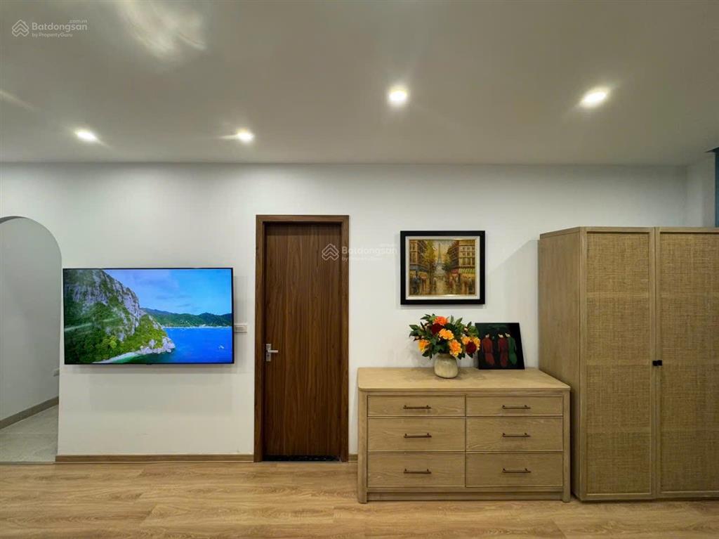 Cho thuê căn hộ dịch vụ dt 50m full đồ tại phố tôn đức thắng,cách hồ văn chương 30m ,giá 8,5 triệu.
