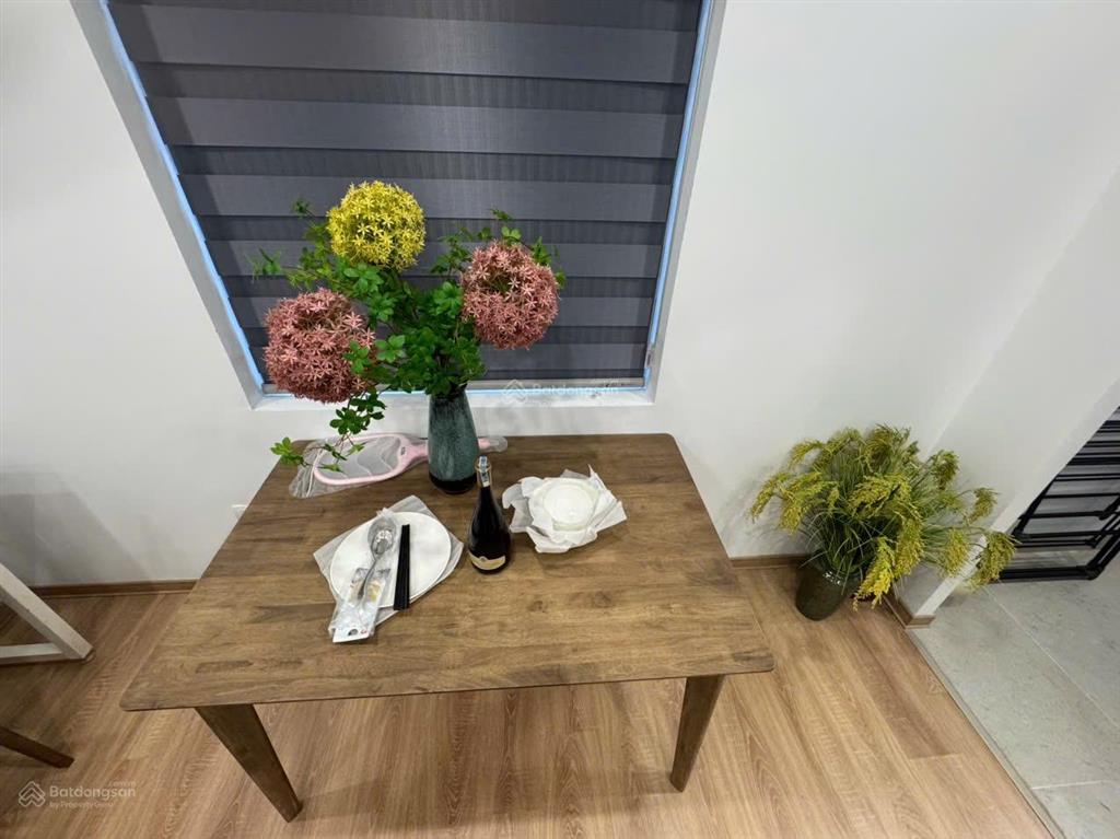 Cho thuê căn hộ dịch vụ dt 50m full đồ tại phố tôn đức thắng,cách hồ văn chương 30m ,giá 8,5 triệu.