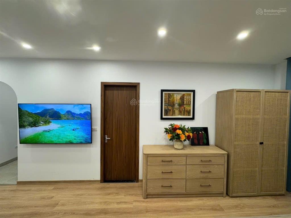 Cho thuê căn hộ dịch vụ dt 50m full đồ tại phố tôn đức thắng,cách hồ văn chương 30m ,giá 8,5 triệu.