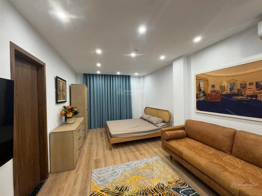 Cho thuê căn hộ dịch vụ dt 50m full đồ tại phố tôn đức thắng,cách hồ văn chương 30m ,giá 8,5 triệu.