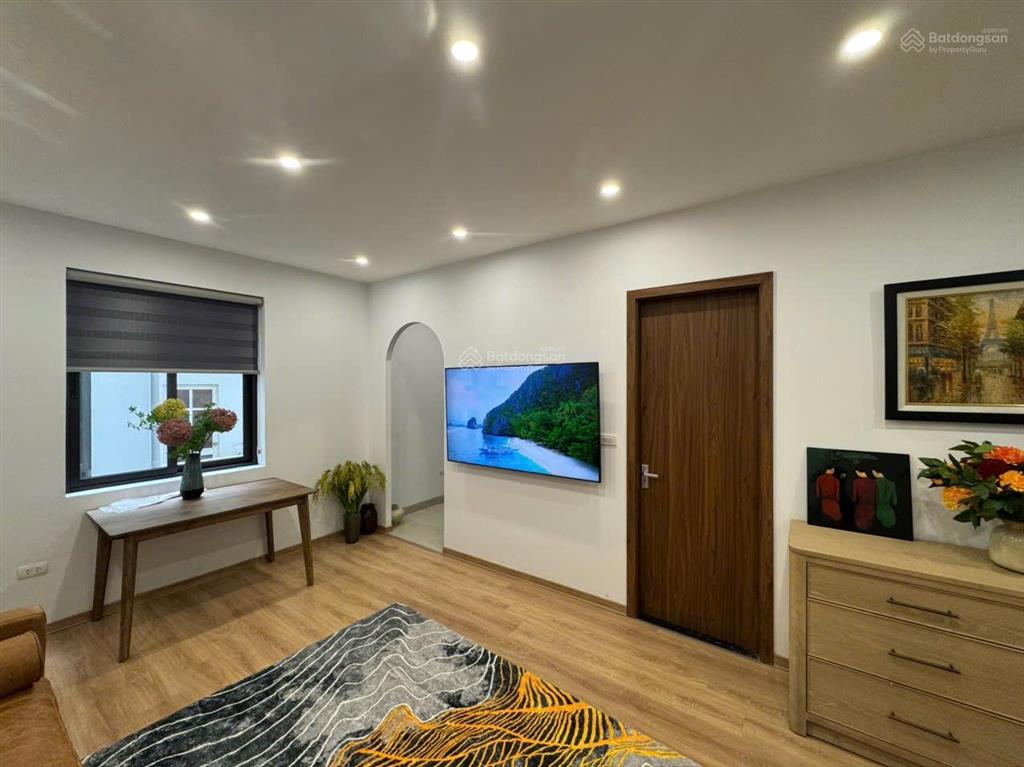 Cho thuê căn hộ dịch vụ dt 50m full đồ tại phố tôn đức thắng,cách hồ văn chương 30m ,giá 8,5 triệu.