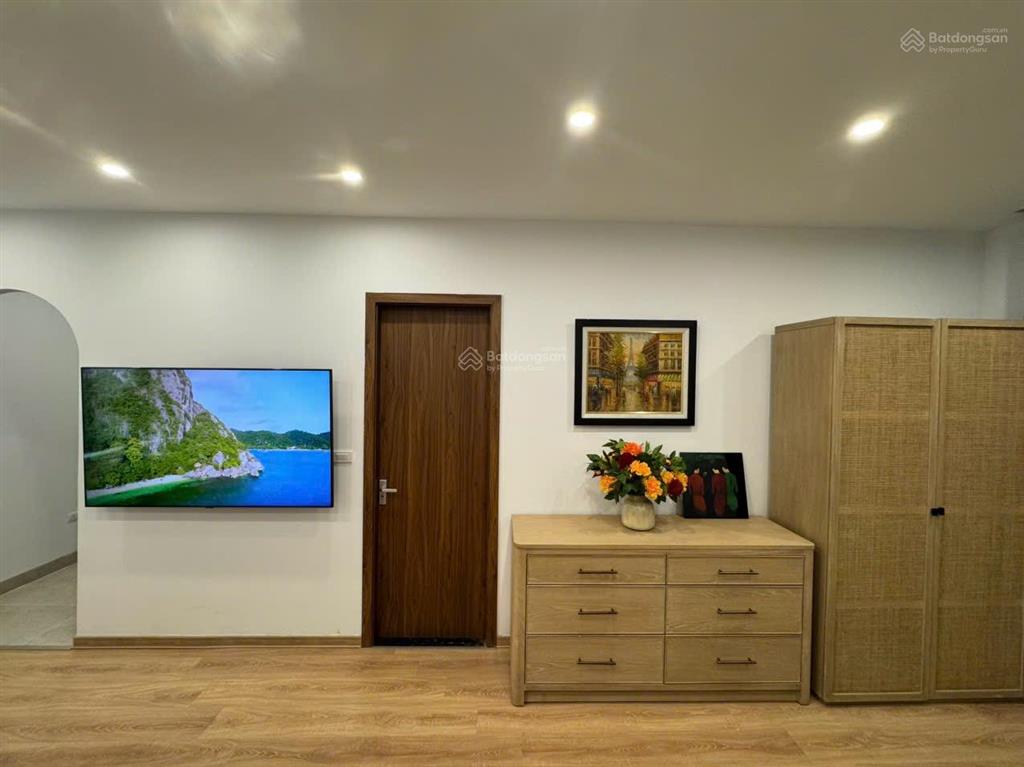 Cho thuê căn hộ dịch vụ dt 50m full đồ tại phố tôn đức thắng,cách hồ văn chương 30m ,giá 8,5 triệu.