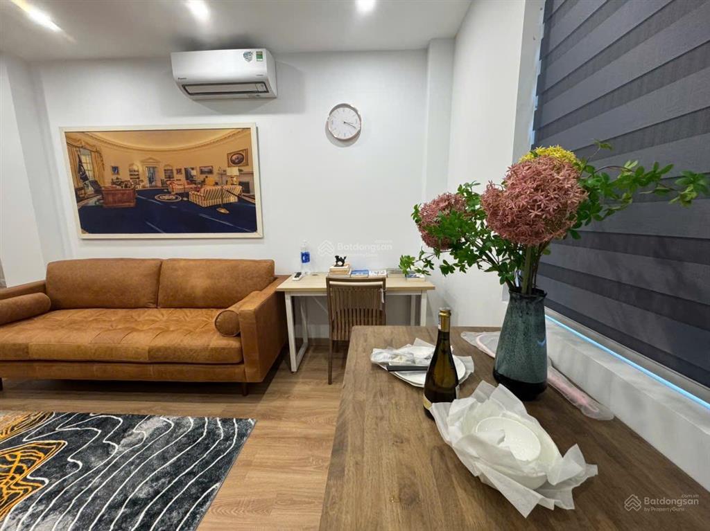 Cho thuê căn hộ dịch vụ dt 50m full đồ tại phố tôn đức thắng,cách hồ văn chương 30m ,giá 8,5 triệu.