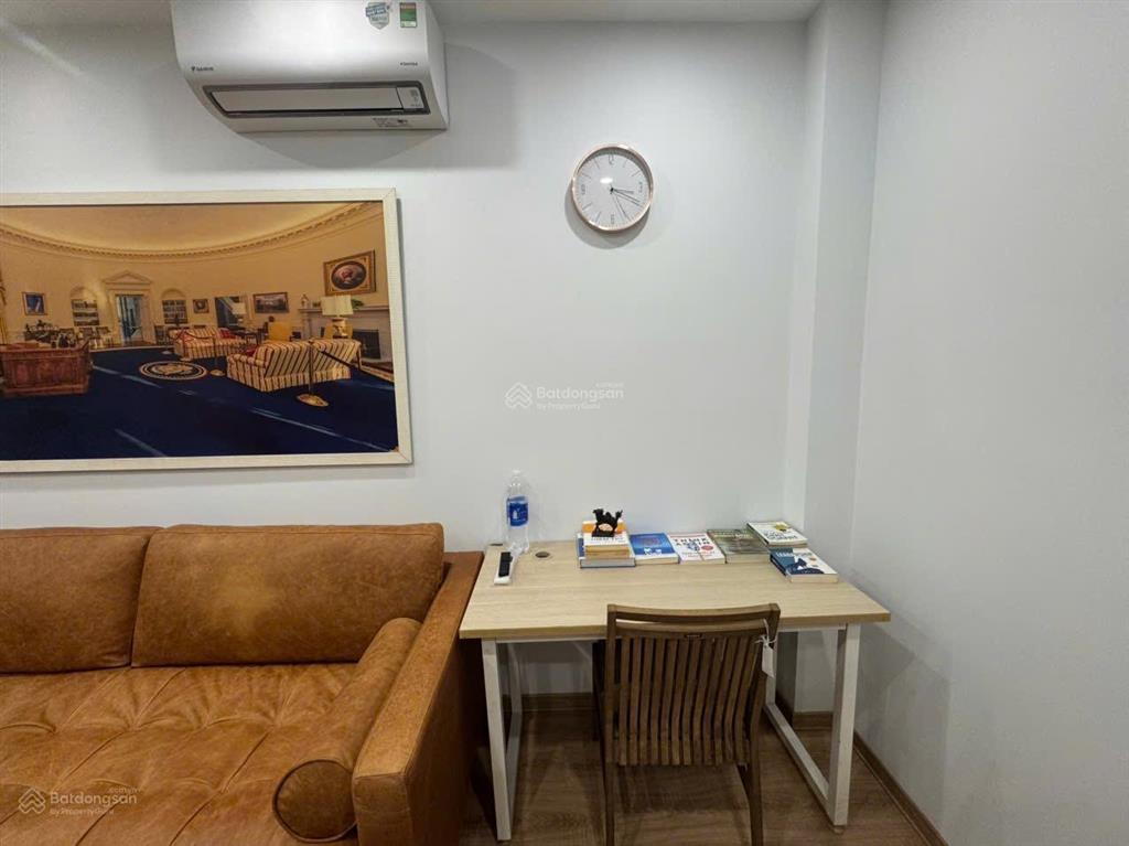 Cho thuê căn hộ dịch vụ dt 50m full đồ tại phố tôn đức thắng,cách hồ văn chương 30m ,giá 8,5 triệu.