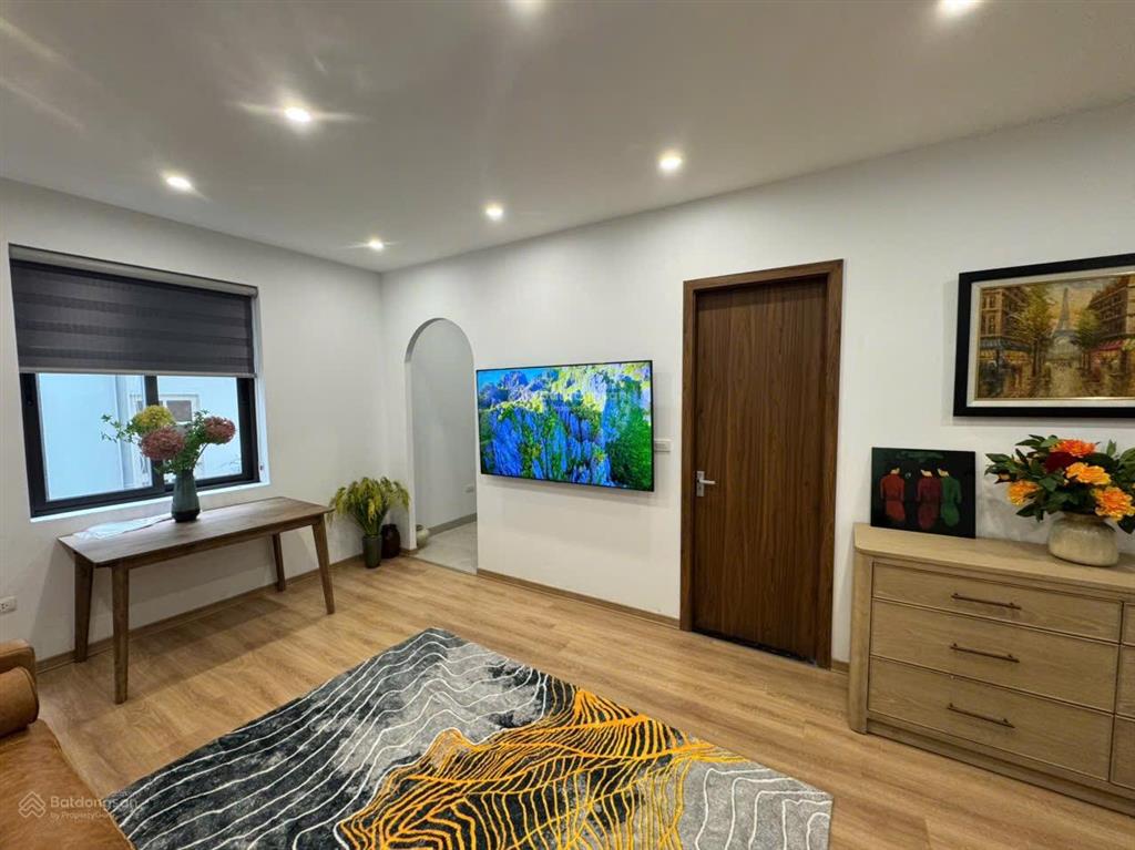 Cho thuê căn hộ dịch vụ dt 50m full đồ tại phố tôn đức thắng,cách hồ văn chương 30m ,giá 8,5 triệu.