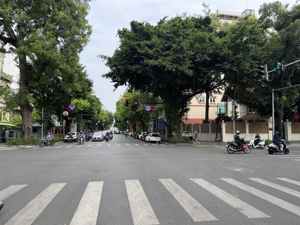 Bán mặt phố thợ nhuộm, hoàn kiếm, dt 140m2 5 tầng mặt tiền 10m, giá 120 tỷ