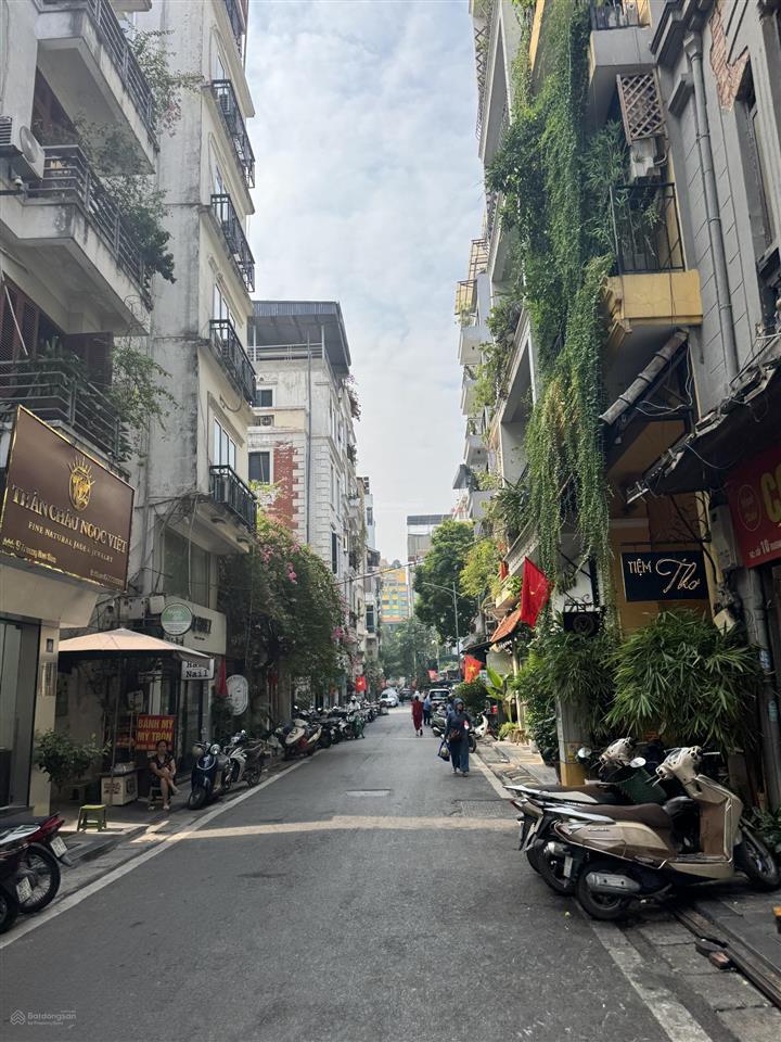 Mặt phố trương hán siêu, trần quốc toản, hoàn kiếm, dt 82m, 5 tầng, giá 57 tỷ.