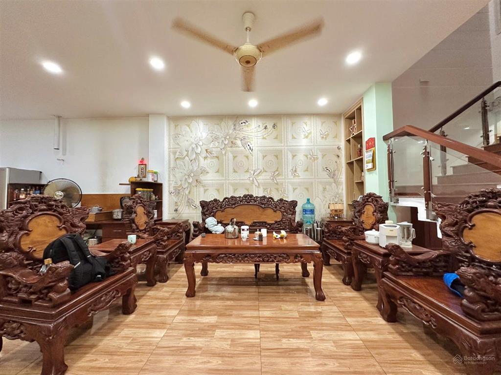 Ngay chợ hoàng hoa thám  hẻm xe hơi thông  diện tích 5x22m  3 tầng  giá chỉ 15 tỷ