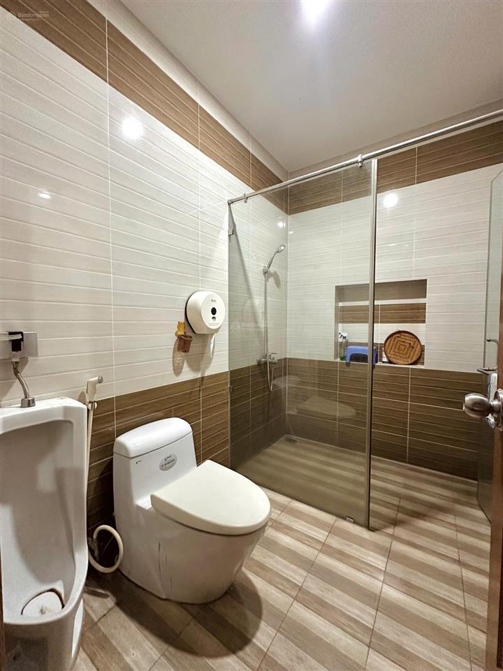 Ngay chợ hoàng hoa thám  hẻm xe hơi thông  diện tích 5x22m  3 tầng  giá chỉ 15 tỷ