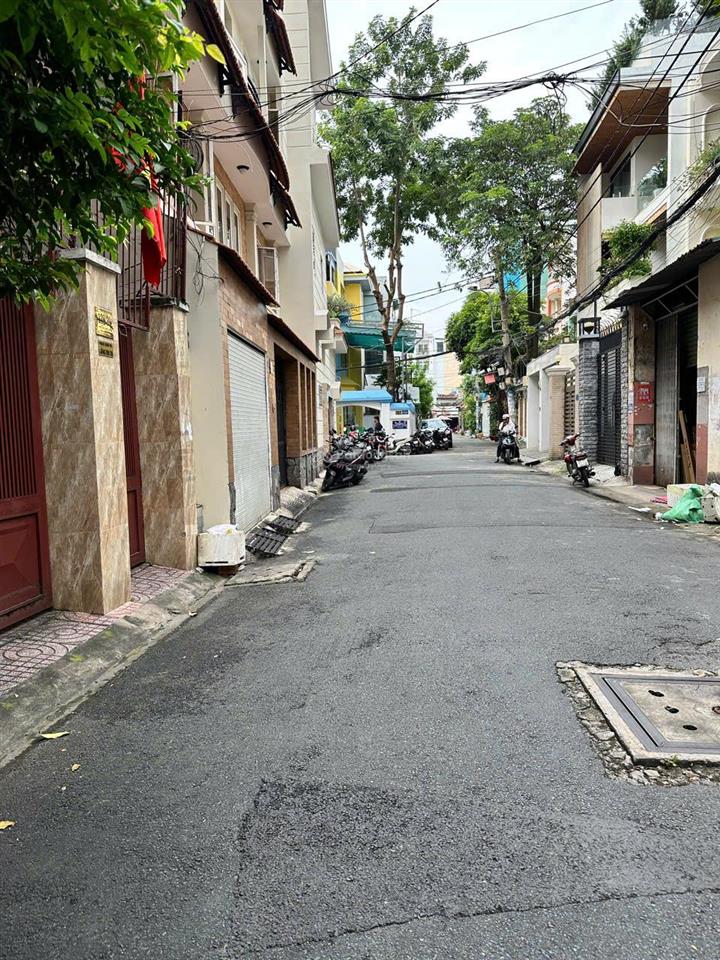 Chỉ 12,8 tỷ sở hữu nhà ngay khu sân bay với dt 5x15m  trệt 2 lầu  2 mặt tiền trước sau