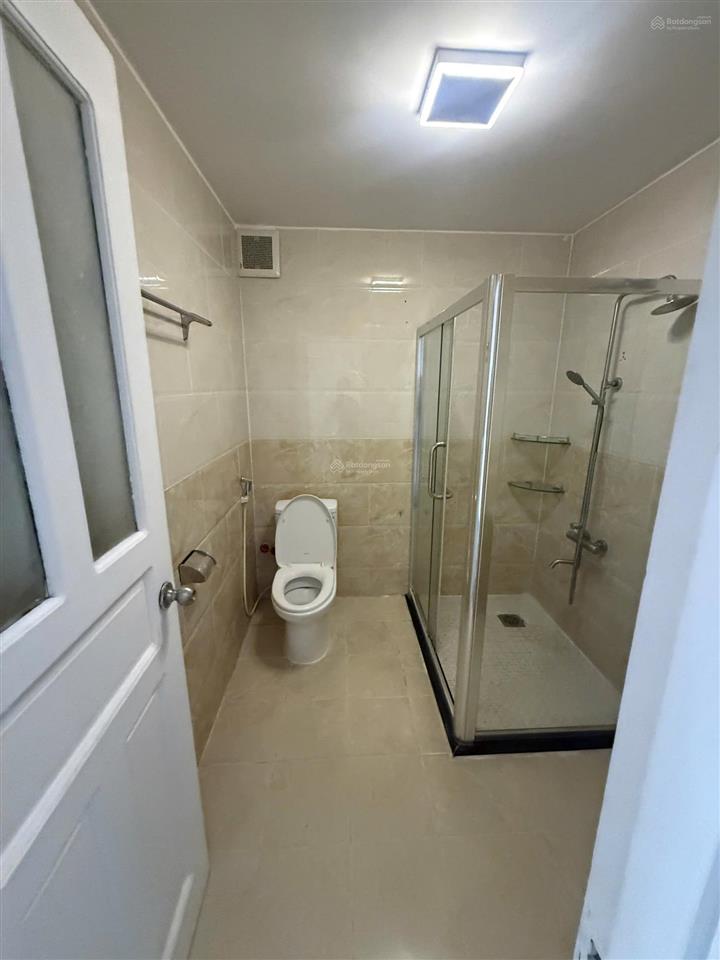 Hot hot hot! giảm nhanh 4 tỷ  mặt tiền kinh doanh bàu cát  dt 4,5x18m  trệt 2 lầu sân thượng