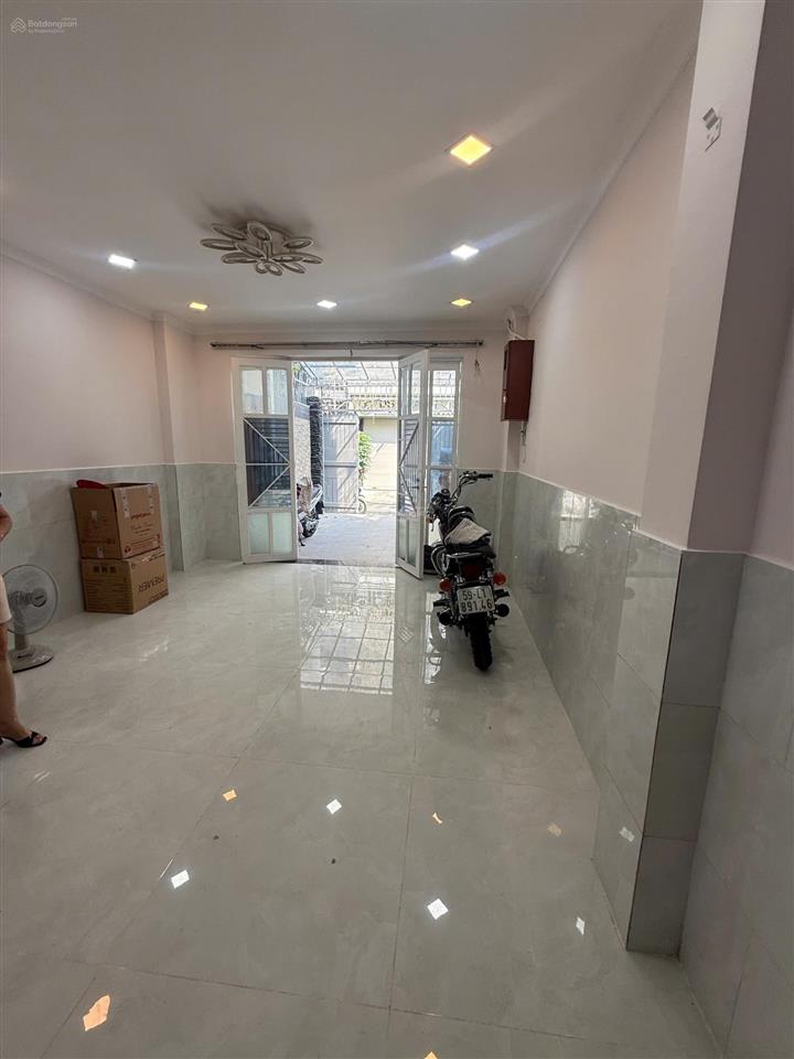 Hot hot hot! giảm nhanh 4 tỷ  mặt tiền kinh doanh bàu cát  dt 4,5x18m  trệt 2 lầu sân thượng