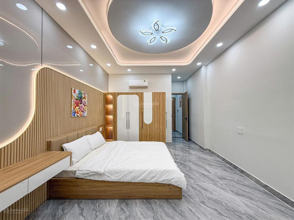 (hot) mặt tiền kinh doanh bàu cát số 5.6.7  dt 8x18m  trệt 2 lầu sân thượng chỉ 31.5 tỷ