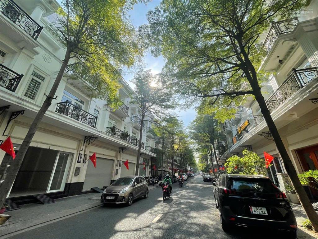Cho thuê căn góc 2 mặt tiền cityland giá 75tr/tháng