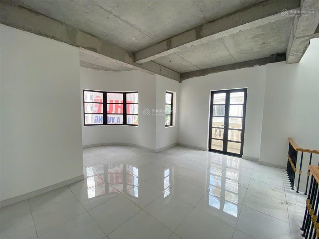 Cho thuê căn góc 2 mặt tiền cityland giá 75tr/tháng