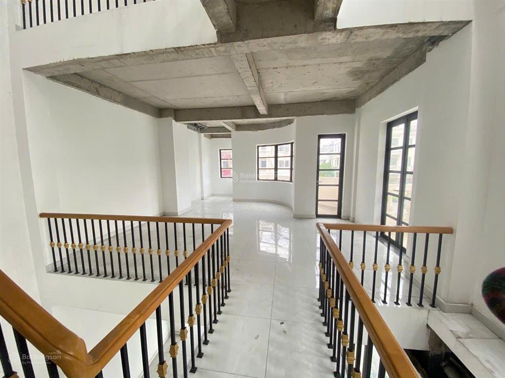 Cho thuê căn góc 2 mặt tiền cityland giá 75tr/tháng