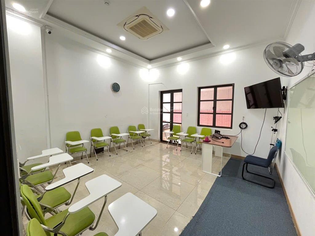 Cho thuê nhà mặt phố có thang máy tại cityland park hills, 45 triệu