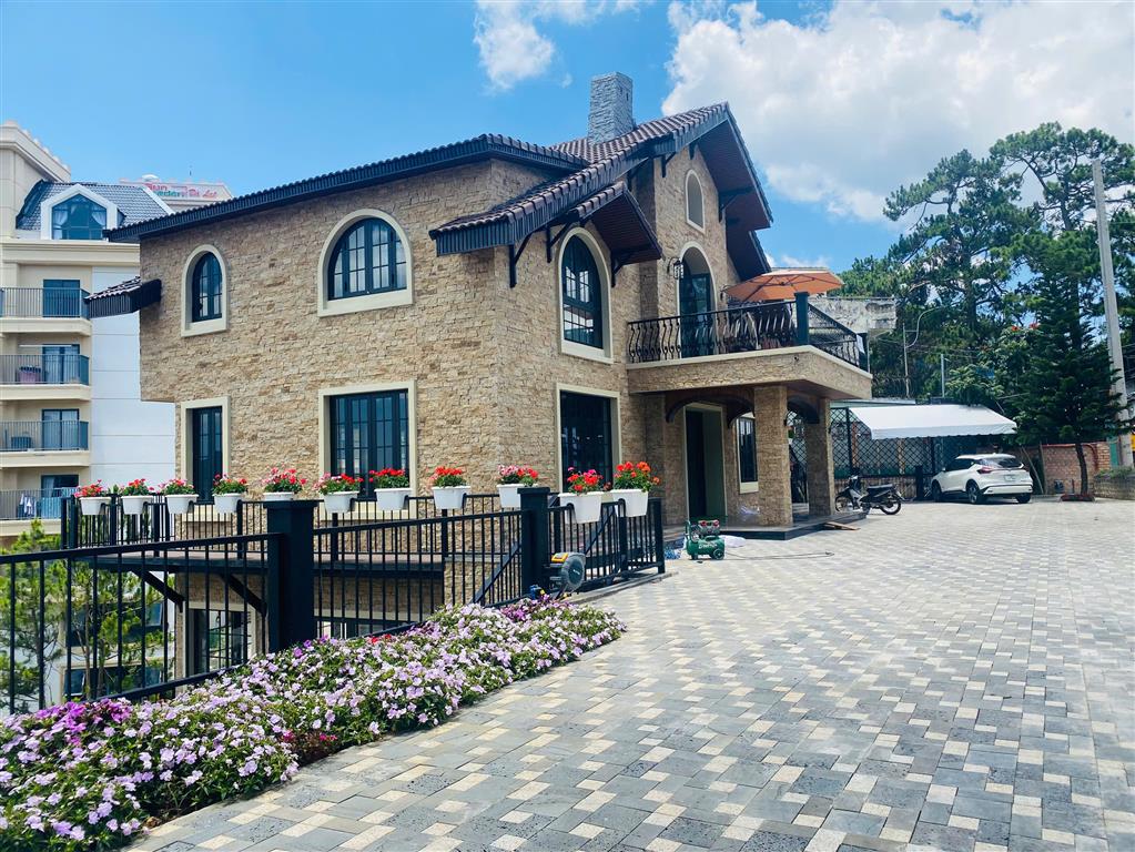 Cho thuê nhà mặt tiền Hùng Vương Phường 9 Đà Lạt 120 triệu/tháng