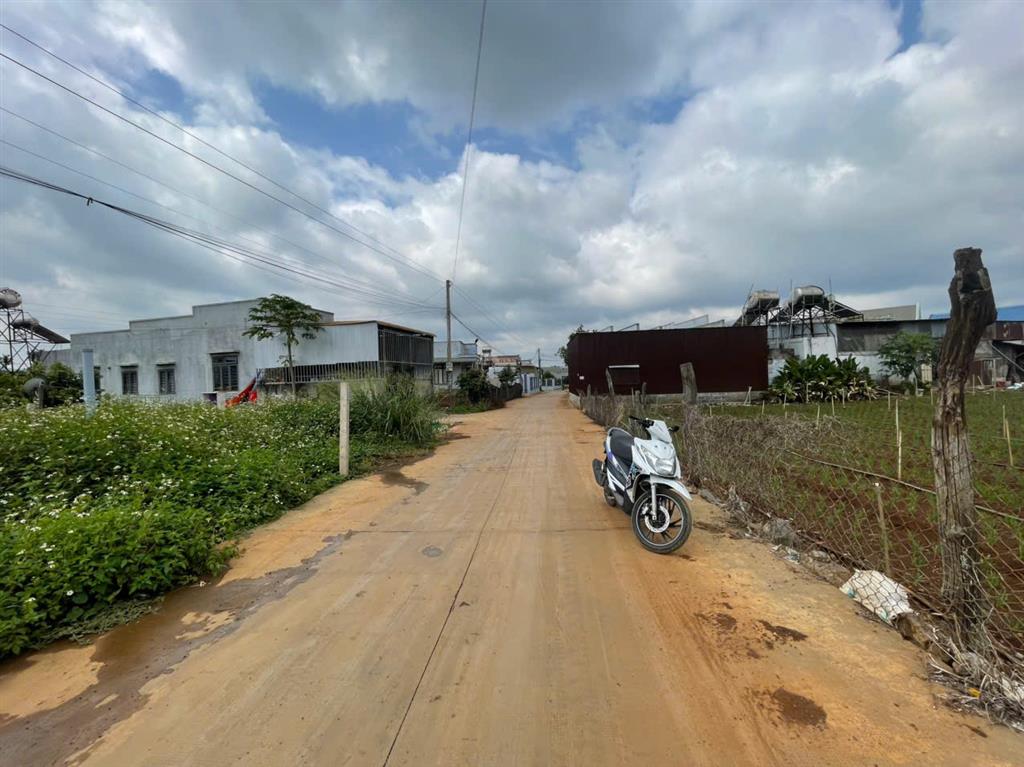 Bán164m2 đất gần hồ Nam Sơn Liên Nghĩa Đức Trọng Lâm Đồng Giá 2 tỷ 350 triệu.