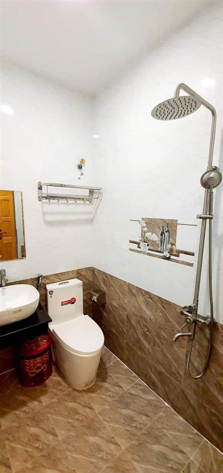 Cho thuê khách sạn 15 phòng có thang máy đường Nguyễn Văn Trỗi giá 30 triệu tại Đà Lạt