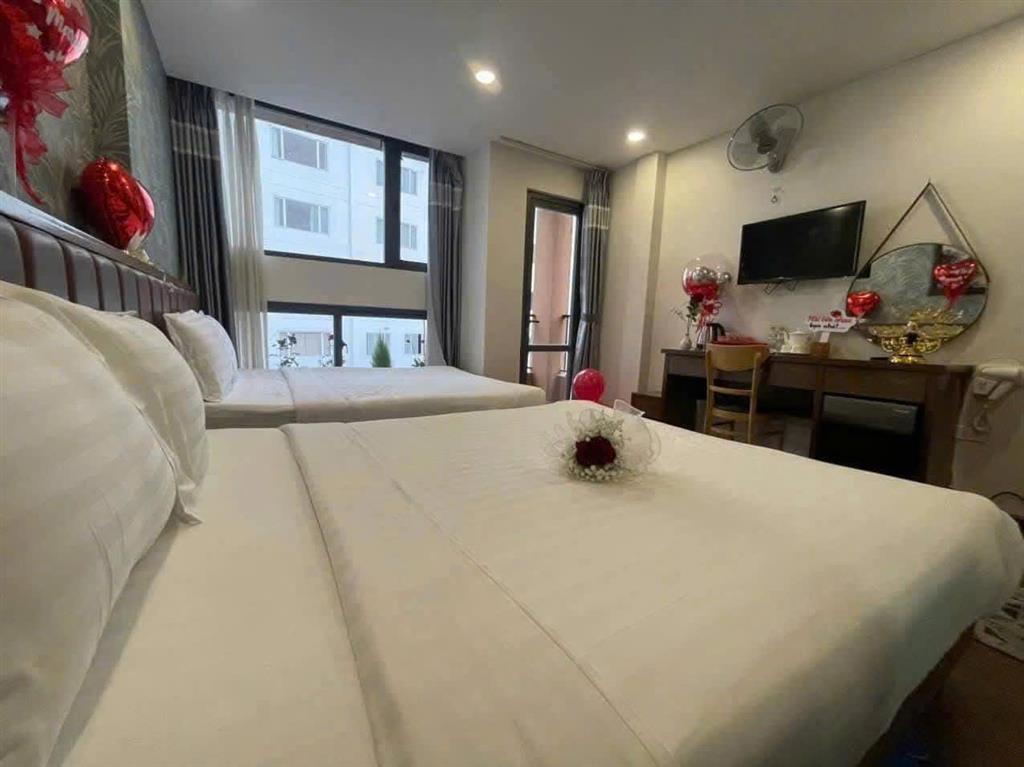 Cần sang nhượng khách sạn 13 phòng kinh doanh có thang máy giá 30 triệu hẻm Phan Đình