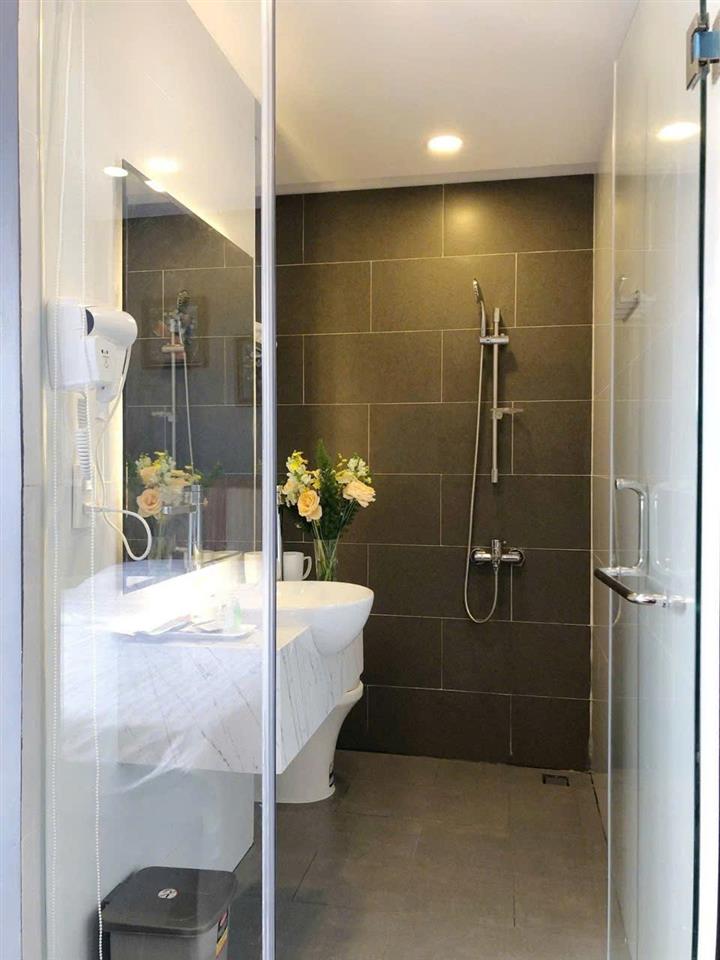 Cần sang nhượng khách sạn 13 phòng kinh doanh có thang máy giá 30 triệu hẻm Phan Đình