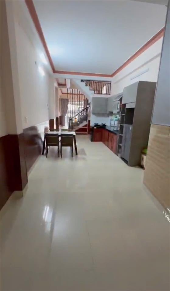 Cho thuê nhà 5 phòng ngủ sân đậu ô tô giá 15 triệu đường Phan Đình Phùng Đà Lạt