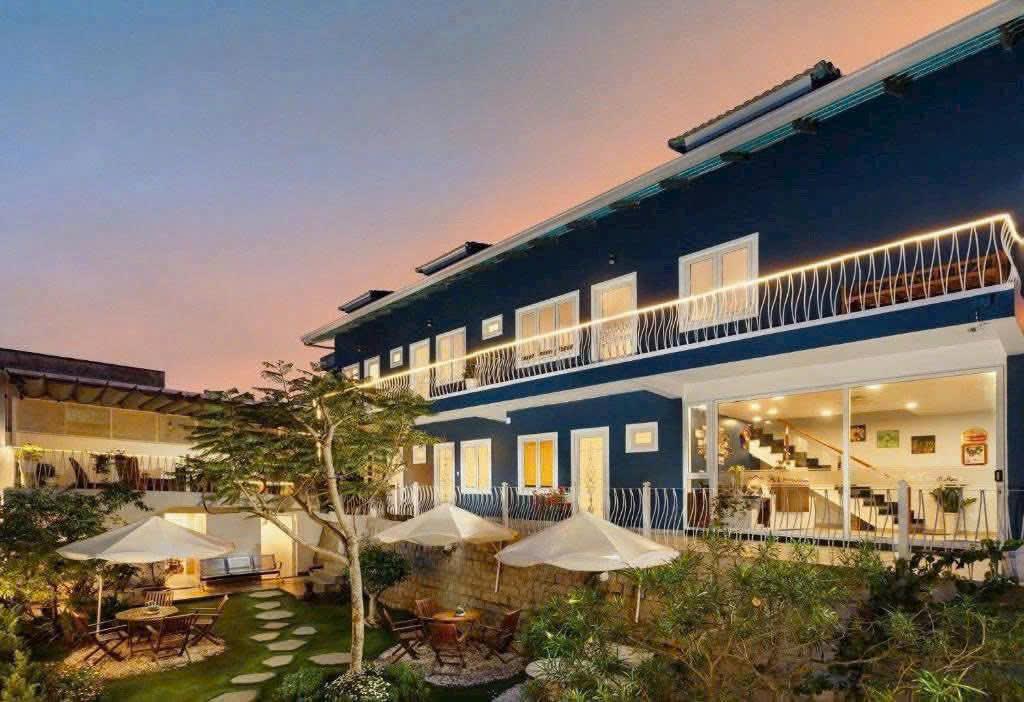 Sang nhượng khách sạn 20 phòng có sân vườn view phố giá 42 triệu đường Đào Duy Từ Đà Lạt