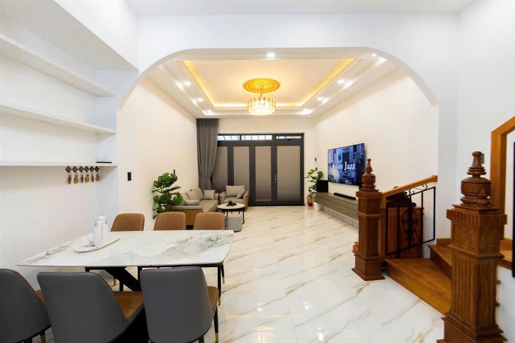Cho thuê homestay 6 phòng ngủ full tiện nghi sân bbq giá 20 triệu đường Mai Hắc Đế Đà Lạt