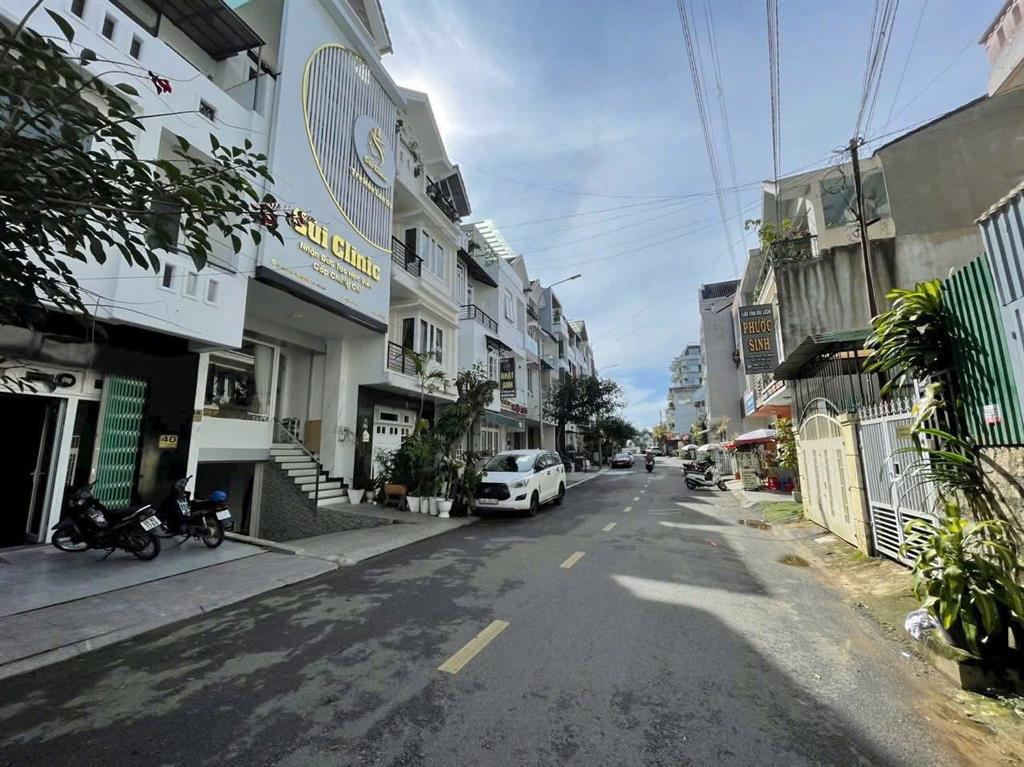 Cho thuê nhà mặt tiền 7 phòng ngủ có bán hầm giá 25 triệu đường Nguyễn Thị Nghĩa Đà Lạt