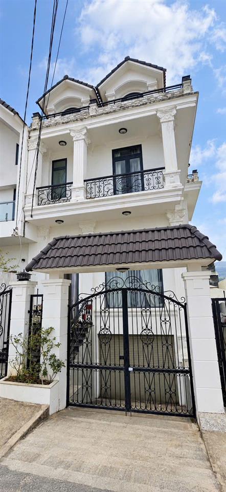 Cho thuê villa 5 phòng ngủ full nội thất có bãi đậu ô tô giá 25 triệu đường An Sơn Đà Lạt