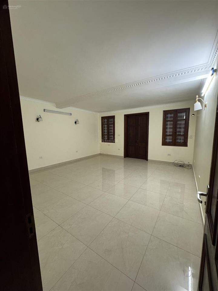 Chính chủ cho thuê nhà mặt đường nghi tàm, tiện kinh doanh, văn phòng, airbnb