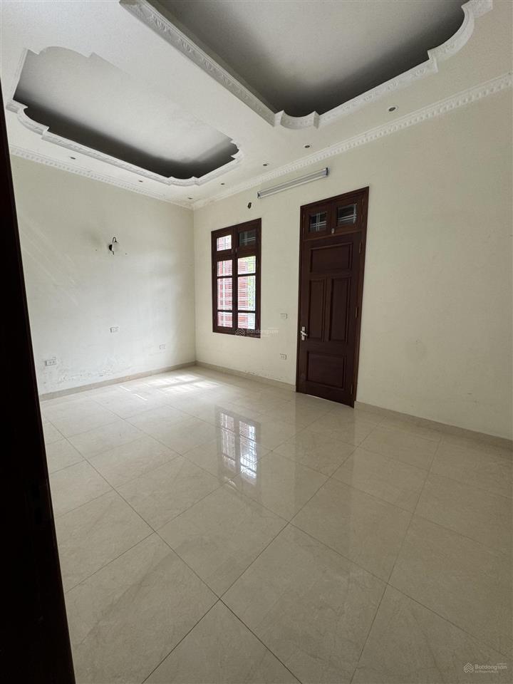 Chính chủ cho thuê nhà mặt đường nghi tàm, tiện kinh doanh, văn phòng, airbnb