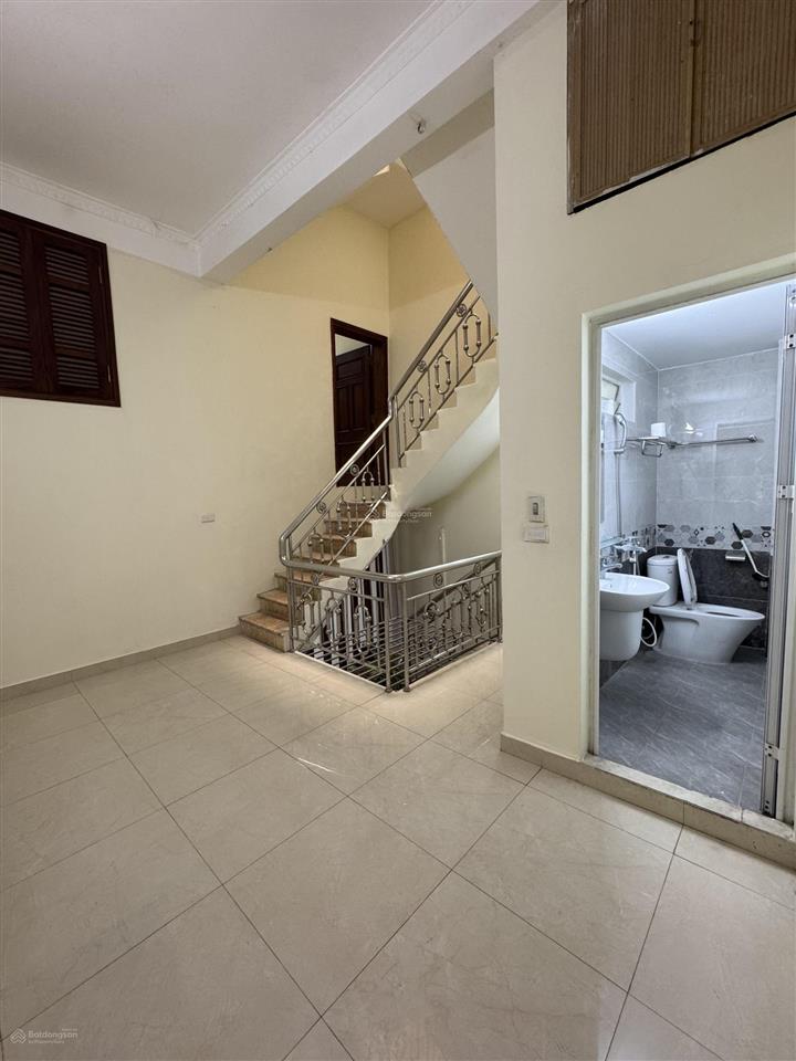 Chính chủ cho thuê nhà mặt đường nghi tàm, tiện kinh doanh, văn phòng, airbnb