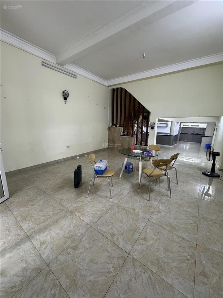 Chính chủ cho thuê nhà mặt đường nghi tàm, tiện kinh doanh, văn phòng, airbnb