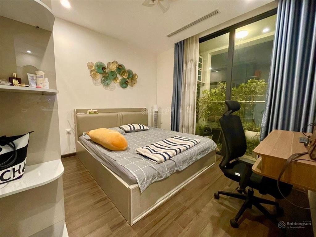 Em cần bán gấp căn hộ 1pn1vs full nội thất diện tích40m tại vinhomes symphony, giá 4,65 tỷ