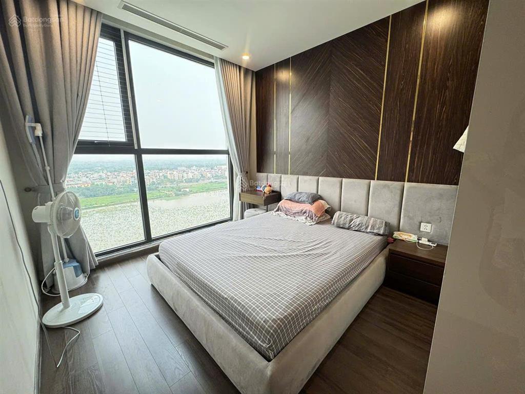 Em cần bán gấp căn hộ 2pn2vs góc, tầng cao hướng mát, giá tốt tại vinhomes symphony.  0972 092 ***