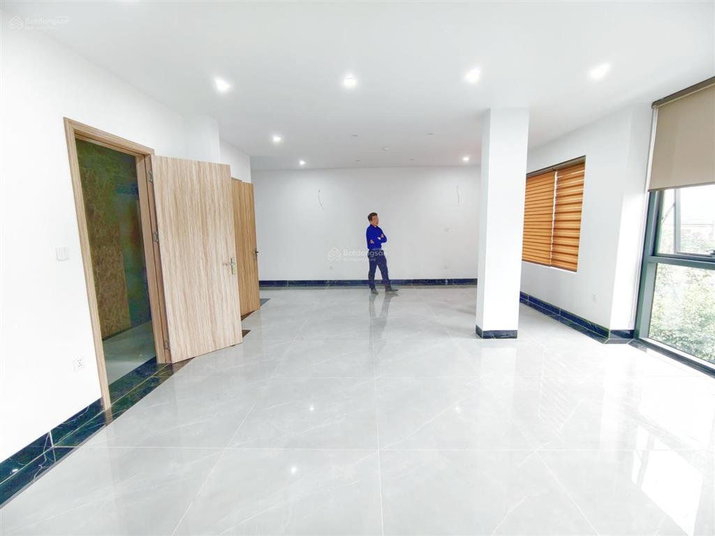 Cho thuê văn phòng 80m2  12tr tại yên xá, mặt tiền 8m, tòa nhà mới hoàn thiện