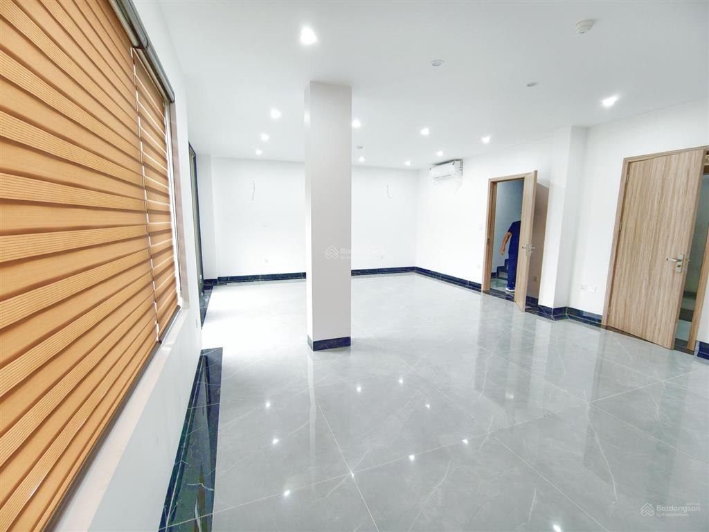 Cho thuê văn phòng 80m2  12tr tại yên xá, mặt tiền 8m, tòa nhà mới hoàn thiện