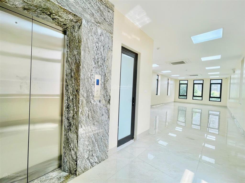Cho thuê văn phòng tại nguyễn khuyến, 18 triệu, 100m², giá cực chất