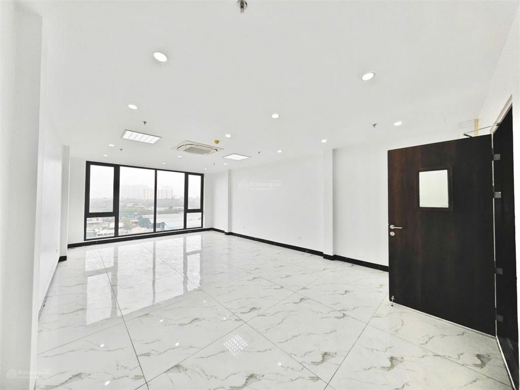Cho thuê văn phòng 90m², 12tr5, chia sẵn 2 phòng, có tầng hầm, thang máy, pccc tại tc5 yên xá