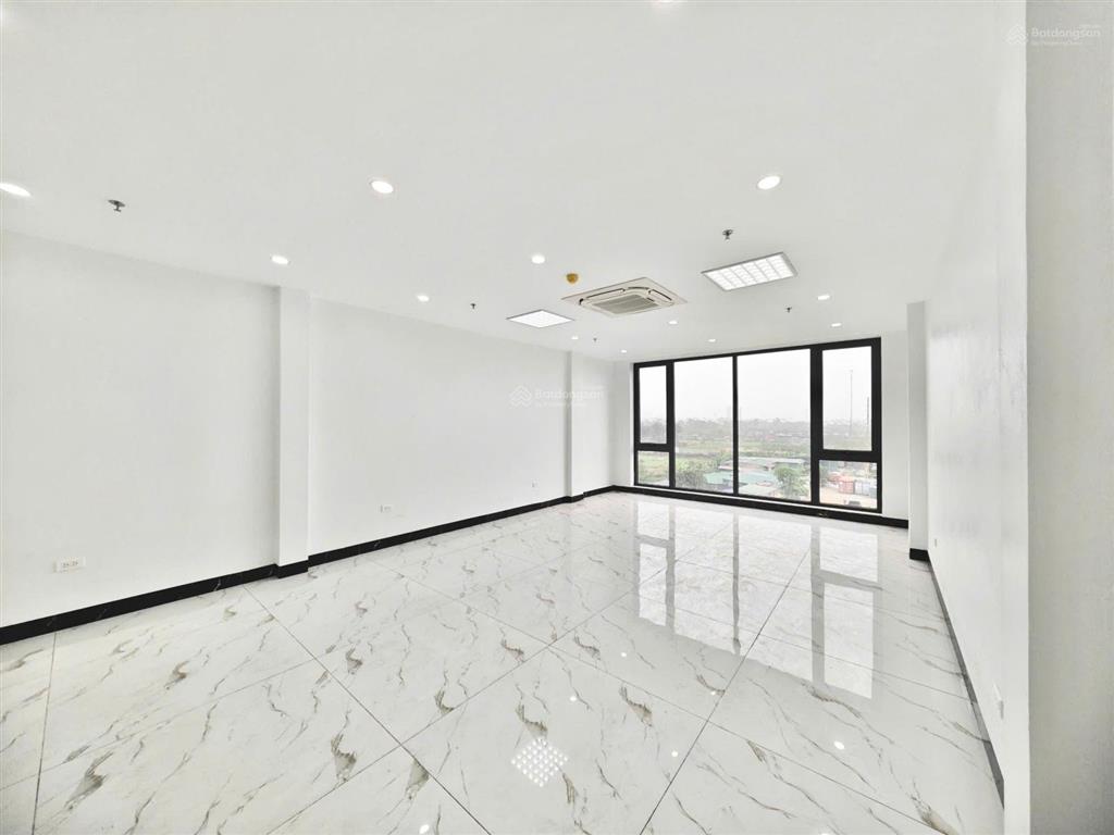 Cho thuê văn phòng 90m², 12tr5, chia sẵn 2 phòng, có tầng hầm, thang máy, pccc tại tc5 yên xá