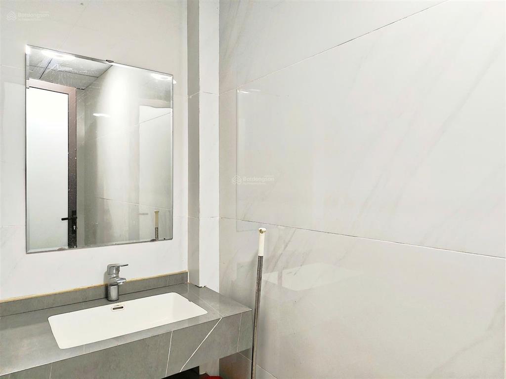 Cho thuê văn phòng 90m², 12tr5, chia sẵn 2 phòng, có tầng hầm, thang máy, pccc tại tc5 yên xá
