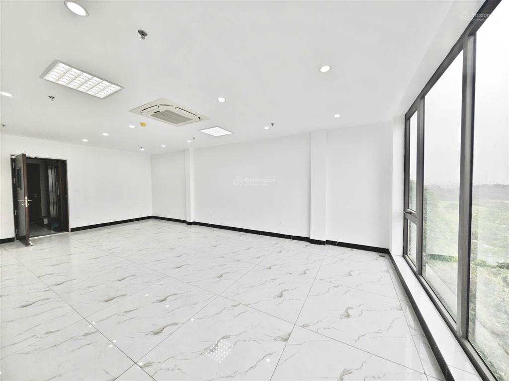 Cho thuê văn phòng 90m², 12tr5, chia sẵn 2 phòng, có tầng hầm, thang máy, pccc tại tc5 yên xá