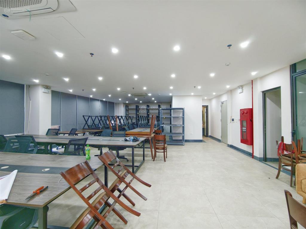 Cho thuê mbkd tầng 1, 170m2 mặt tiền 10 mét giá chỉ 35tr tại mặt phố của tòa chung cư mini cao cấp