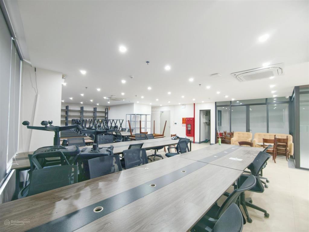 Cho thuê mbkd tầng 1, 170m2 mặt tiền 10 mét giá chỉ 35tr tại mặt phố của tòa chung cư mini cao cấp