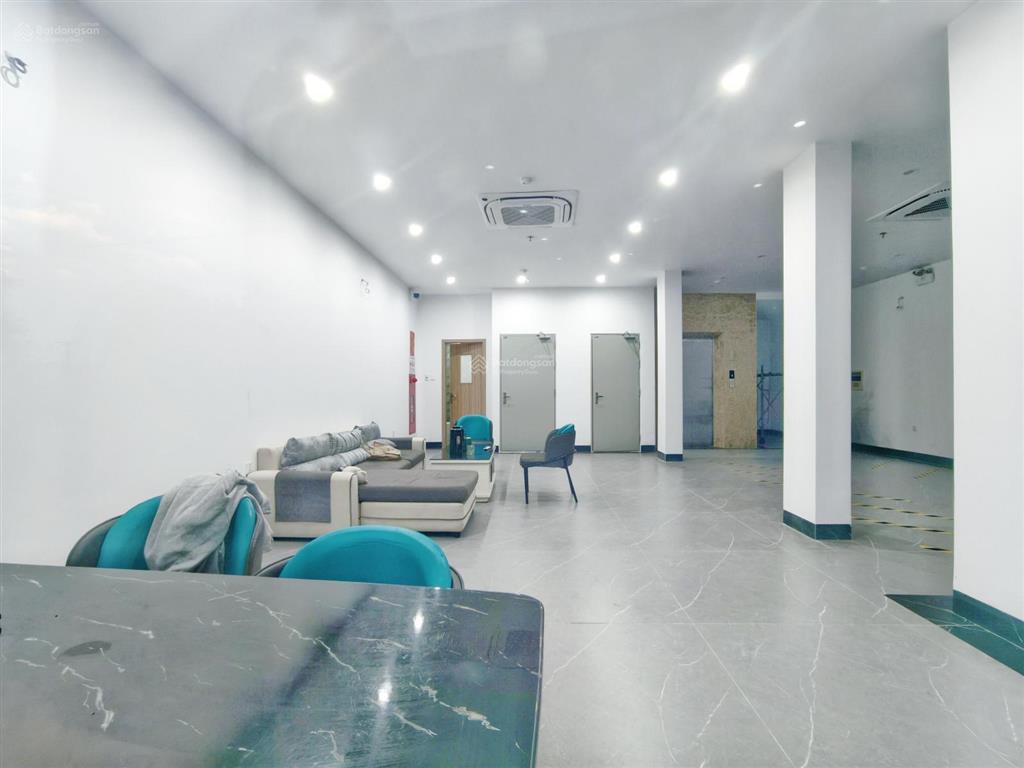 Cho thuê mbkd 50m2  10tr tại yên xá, mặt tiền 8m6, tòa nhà mới hoàn thiện
