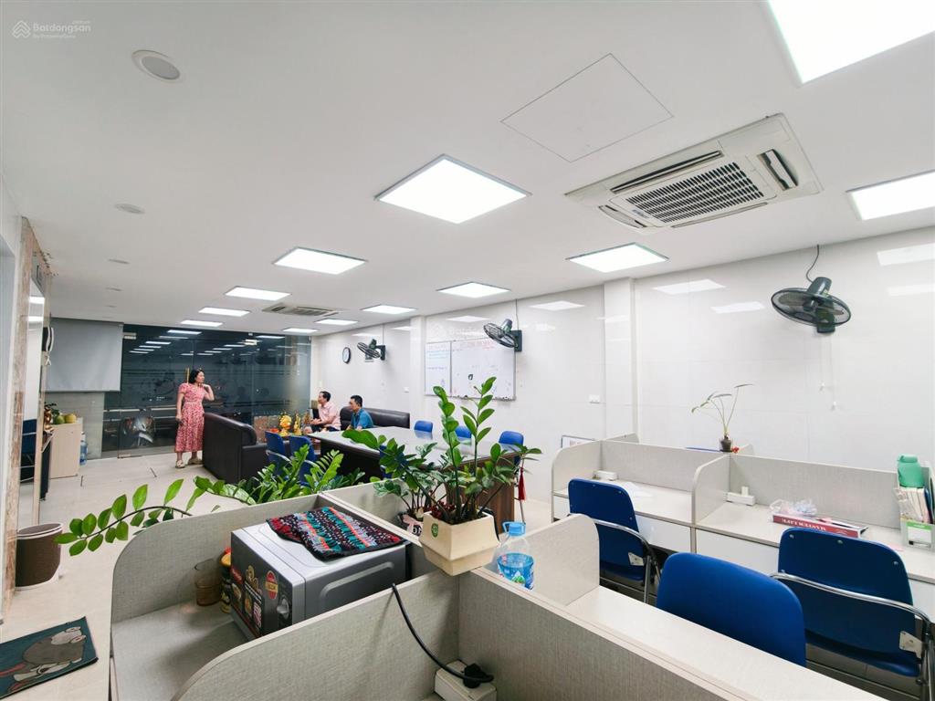 Cho thuê văn phòng tầng 1 70m/ 11tr có điều hòa âm trần, miễn phí đỗ xe máy tại tô hiệu, hà đông