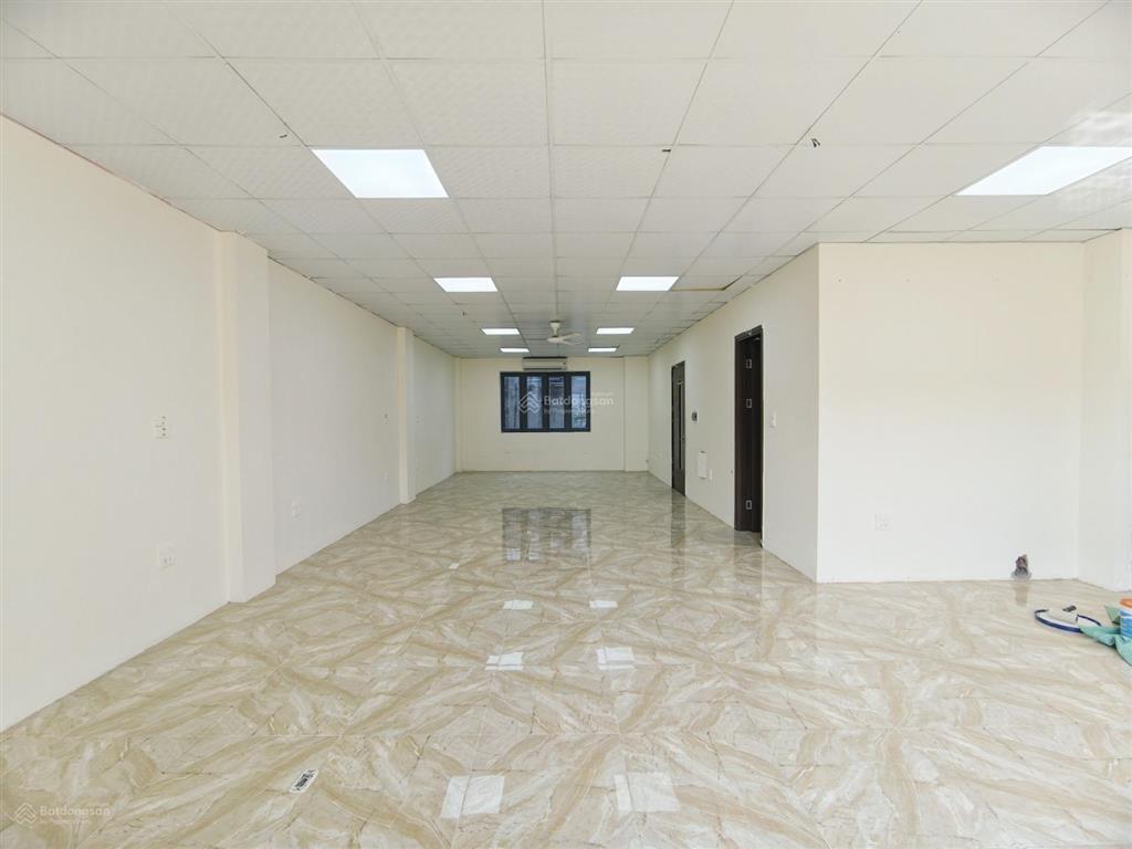 Cho thuê nhà mặt phố 3 tầng tại văn phú, tổng 270m/37tr miễn phí đỗ xe phù hợp mọi mô hình sạch sẽ